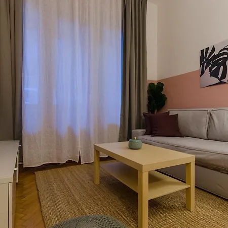 Apartment Okra *